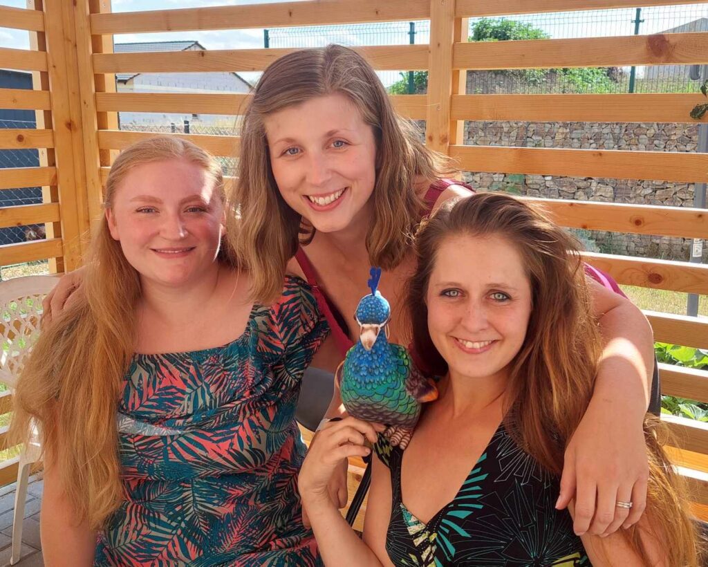 tři ženy stojící za projektem Angličtina pro život – Tereza, Kateřina a Silvie